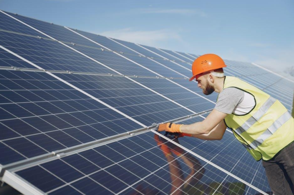 The Benefits of Hiring a Certified Solar Technician for Your Home